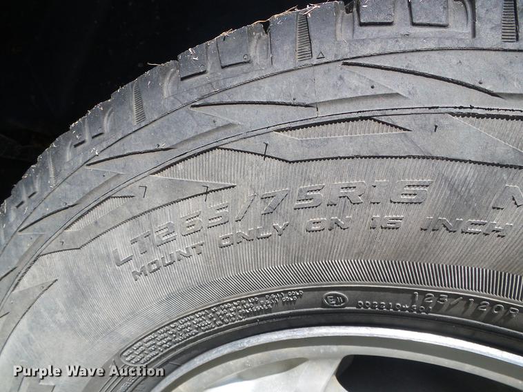 image for item DF2761 2004 Chevrolet Suburban 1500 SUV