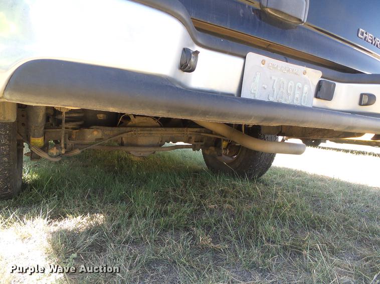 image for item DF2761 2004 Chevrolet Suburban 1500 SUV