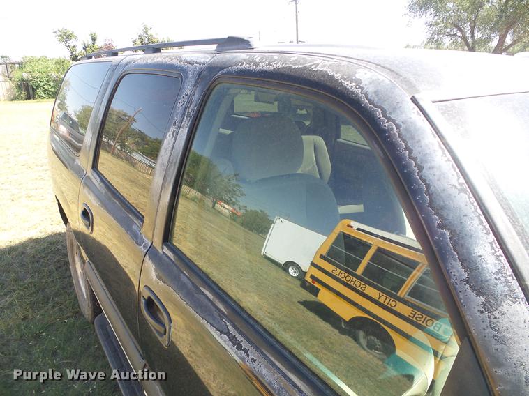 image for item DF2761 2004 Chevrolet Suburban 1500 SUV