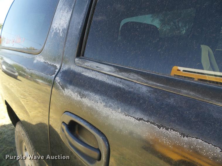 image for item DF2761 2004 Chevrolet Suburban 1500 SUV