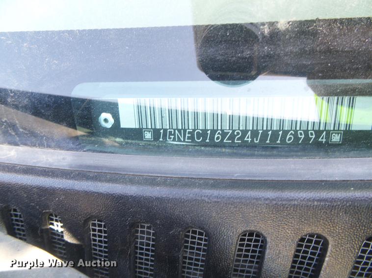 image for item DF2761 2004 Chevrolet Suburban 1500 SUV