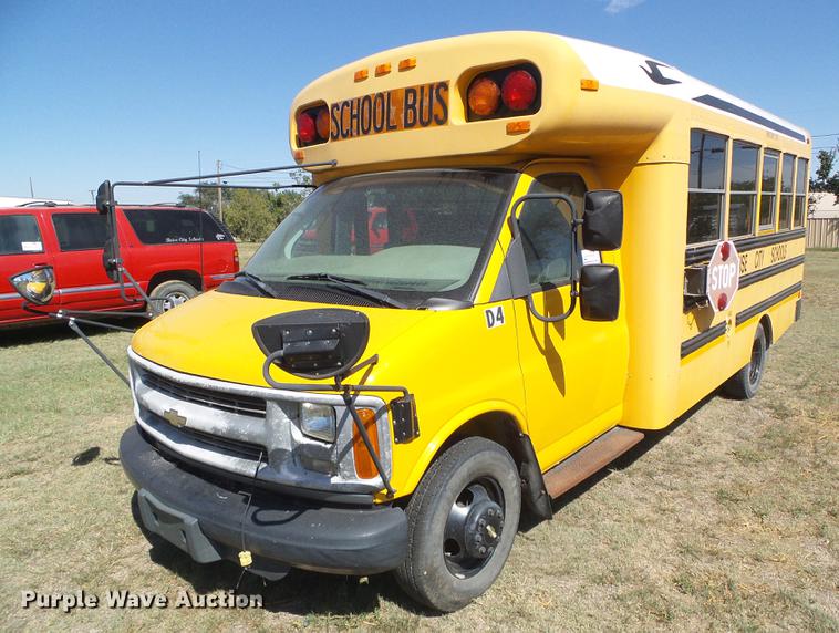image for item DF2763 2001 Chevrolet Express G3500 Blue Bird school bus