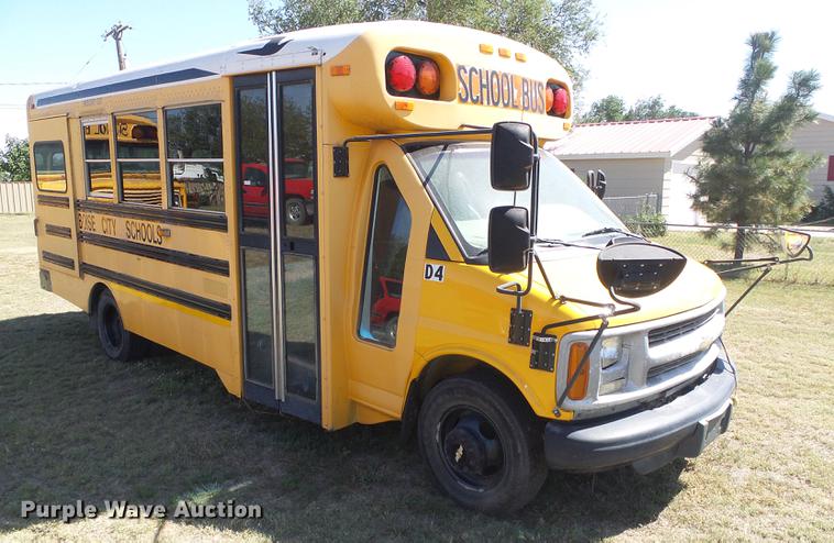 image for item DF2763 2001 Chevrolet Express G3500 Blue Bird school bus