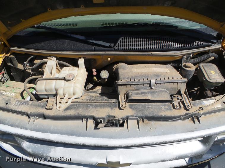 image for item DF2763 2001 Chevrolet Express G3500 Blue Bird school bus