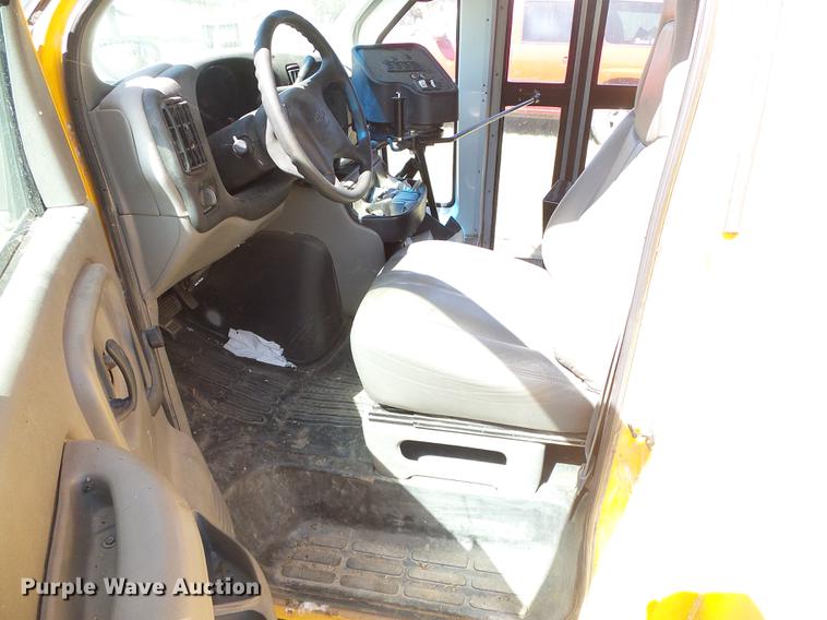 image for item DF2763 2001 Chevrolet Express G3500 Blue Bird school bus