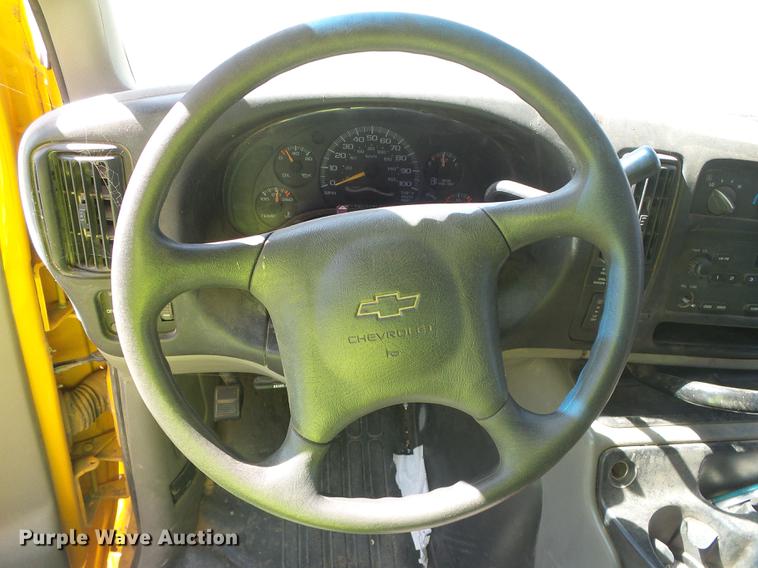 image for item DF2763 2001 Chevrolet Express G3500 Blue Bird school bus