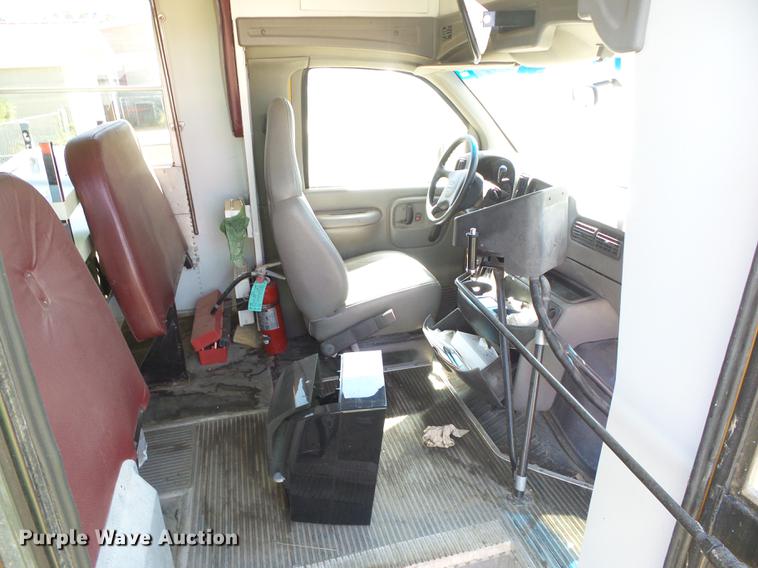 image for item DF2763 2001 Chevrolet Express G3500 Blue Bird school bus