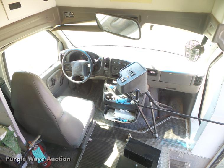 image for item DF2763 2001 Chevrolet Express G3500 Blue Bird school bus