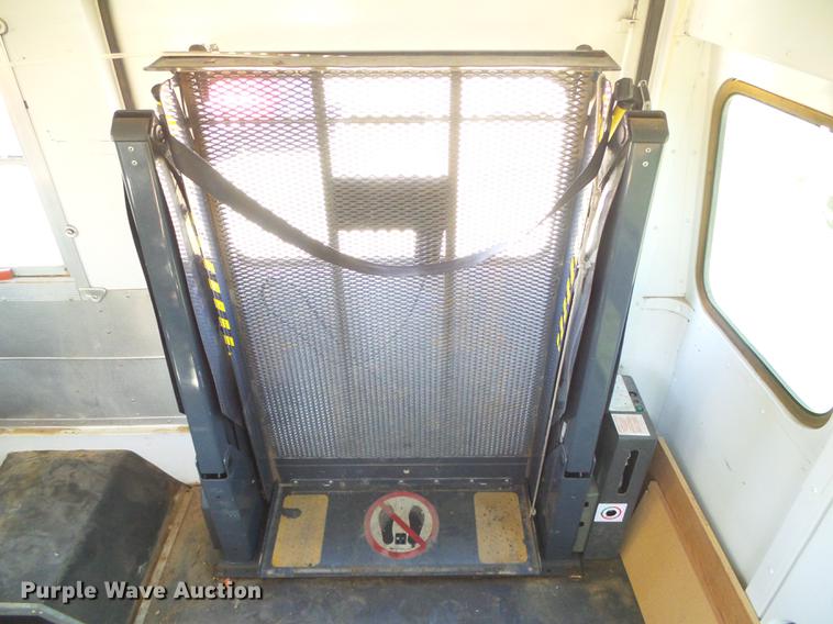 image for item DF2763 2001 Chevrolet Express G3500 Blue Bird school bus