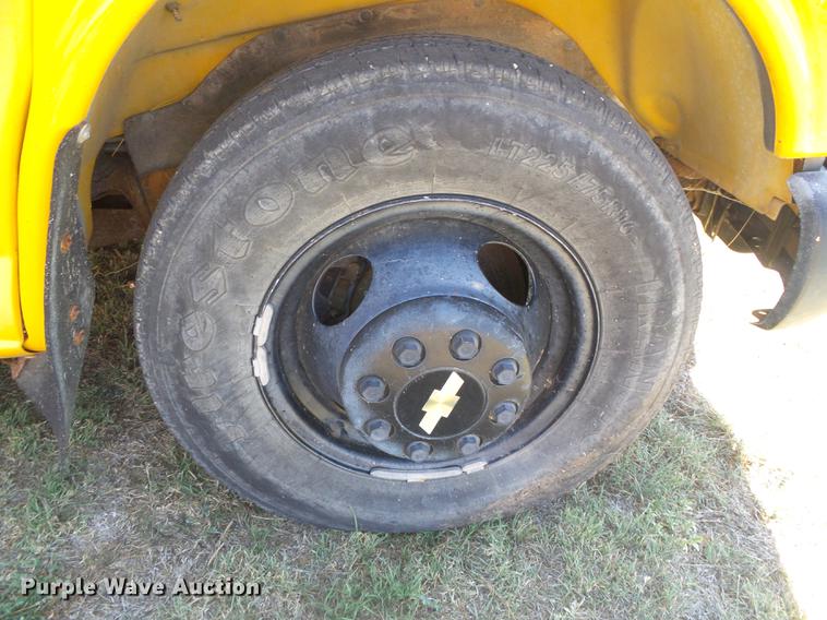 image for item DF2763 2001 Chevrolet Express G3500 Blue Bird school bus