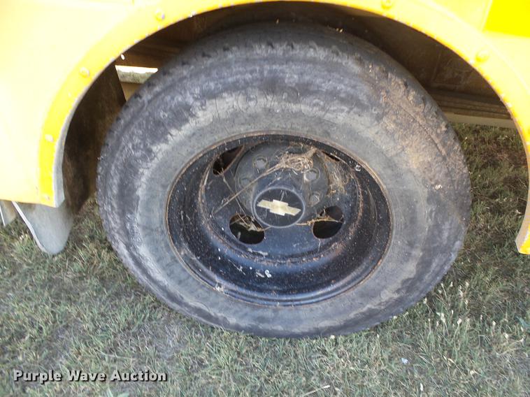 image for item DF2763 2001 Chevrolet Express G3500 Blue Bird school bus