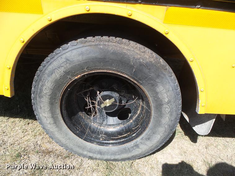 image for item DF2763 2001 Chevrolet Express G3500 Blue Bird school bus