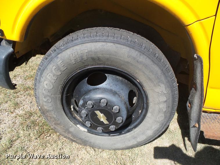 image for item DF2763 2001 Chevrolet Express G3500 Blue Bird school bus