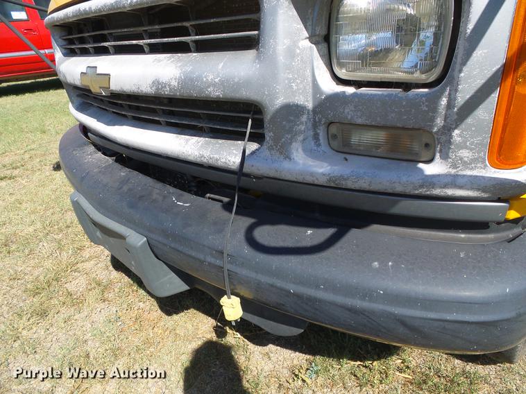 image for item DF2763 2001 Chevrolet Express G3500 Blue Bird school bus