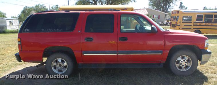 image for item DF2765 2002 Chevrolet Suburban 1500 LS SUV