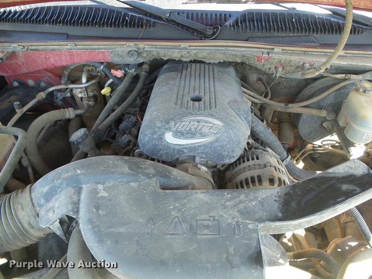 image for item DF2765 2002 Chevrolet Suburban 1500 LS SUV