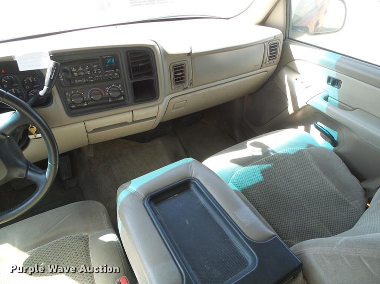 image for item DF2765 2002 Chevrolet Suburban 1500 LS SUV