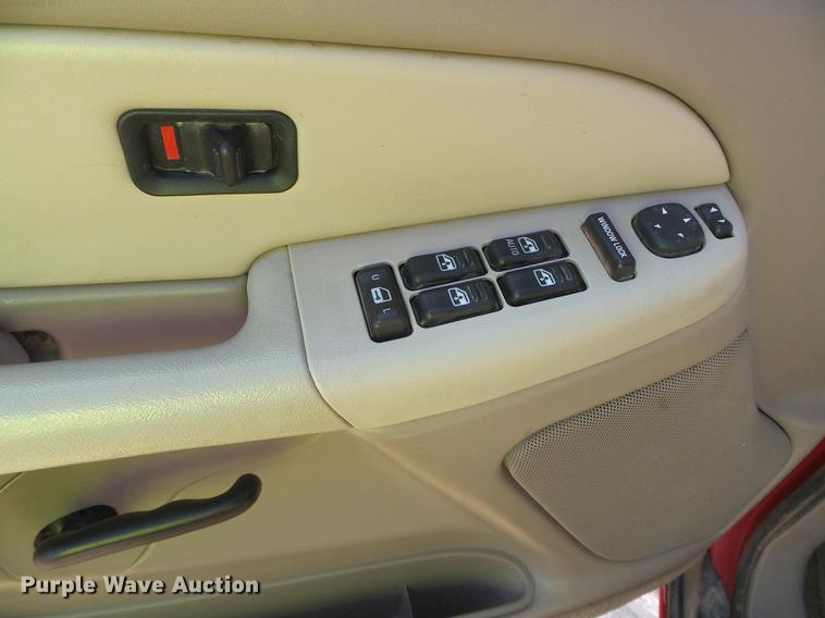 image for item DF2765 2002 Chevrolet Suburban 1500 LS SUV