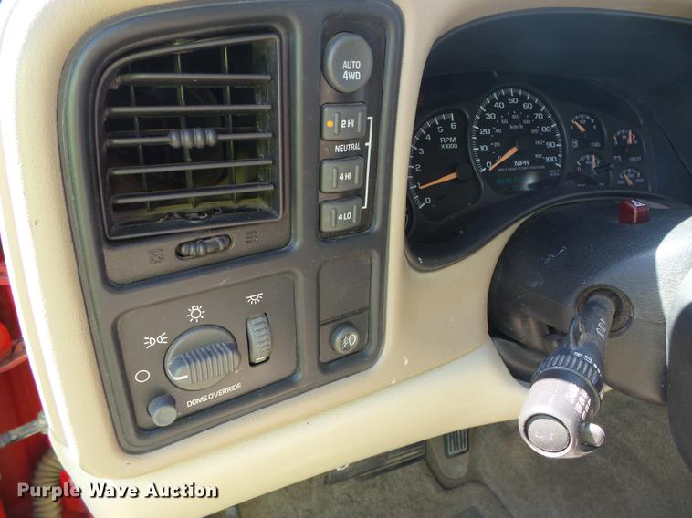 image for item DF2765 2002 Chevrolet Suburban 1500 LS SUV