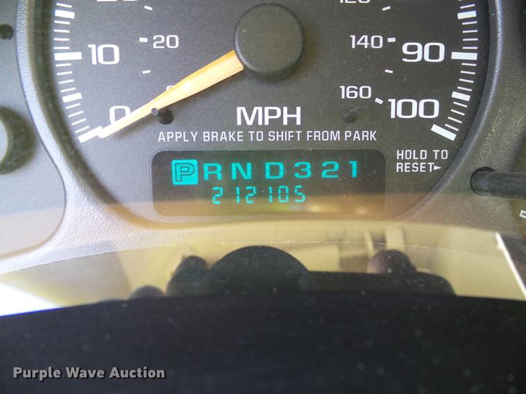 image for item DF2765 2002 Chevrolet Suburban 1500 LS SUV