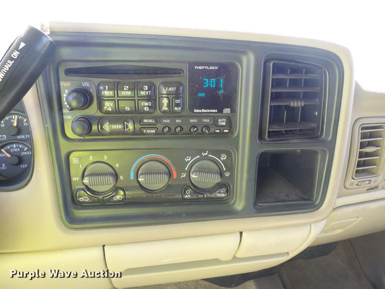 image for item DF2765 2002 Chevrolet Suburban 1500 LS SUV