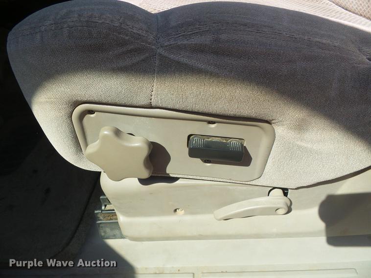 image for item DF2765 2002 Chevrolet Suburban 1500 LS SUV