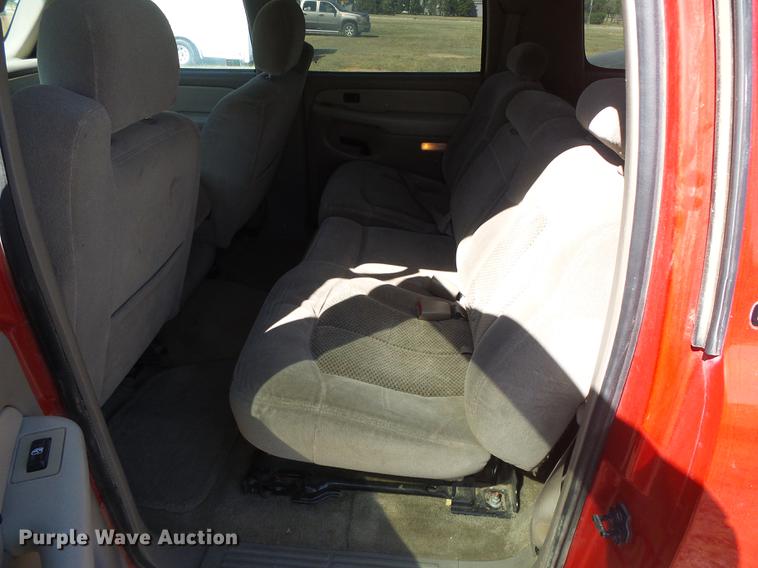 image for item DF2765 2002 Chevrolet Suburban 1500 LS SUV