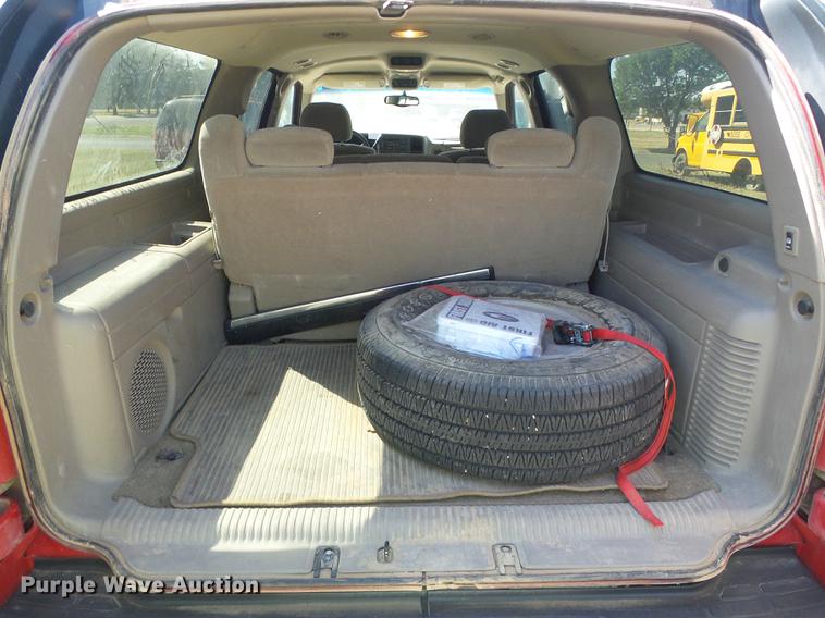 image for item DF2765 2002 Chevrolet Suburban 1500 LS SUV