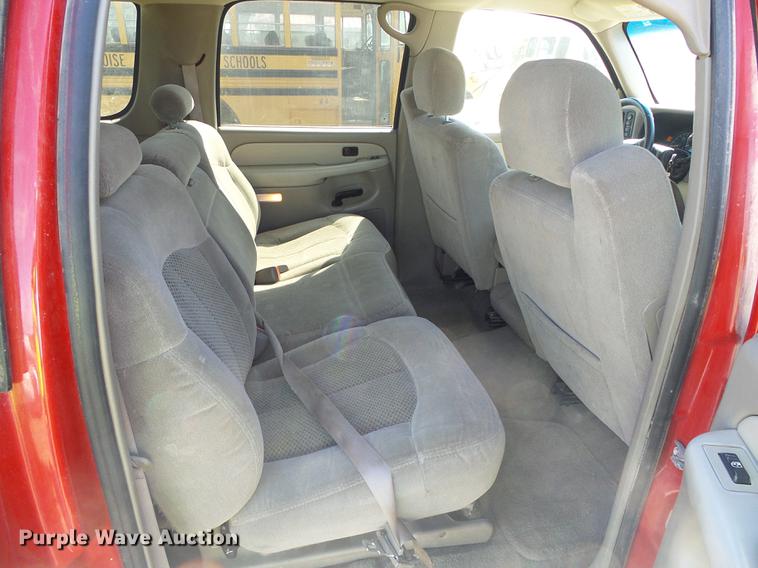 image for item DF2765 2002 Chevrolet Suburban 1500 LS SUV