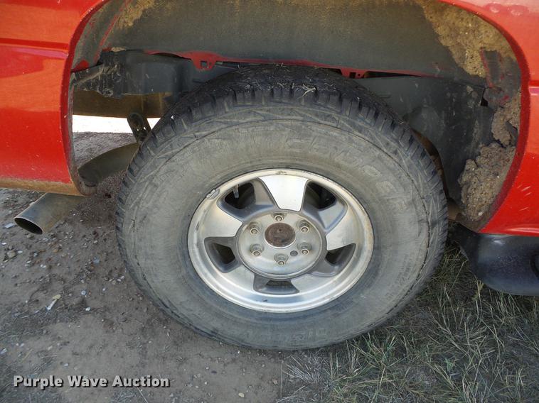 image for item DF2765 2002 Chevrolet Suburban 1500 LS SUV