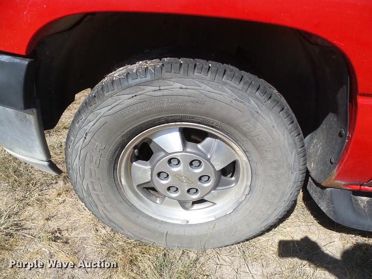 image for item DF2765 2002 Chevrolet Suburban 1500 LS SUV