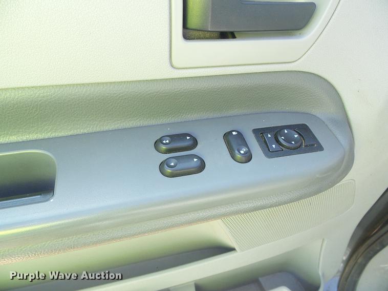 image for item DF2766 2005 Ford Freestar van