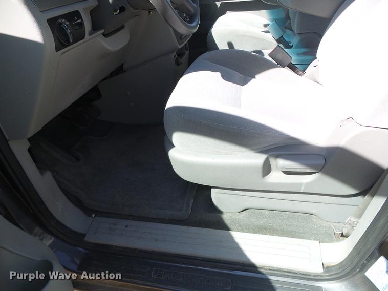 image for item DF2766 2005 Ford Freestar van