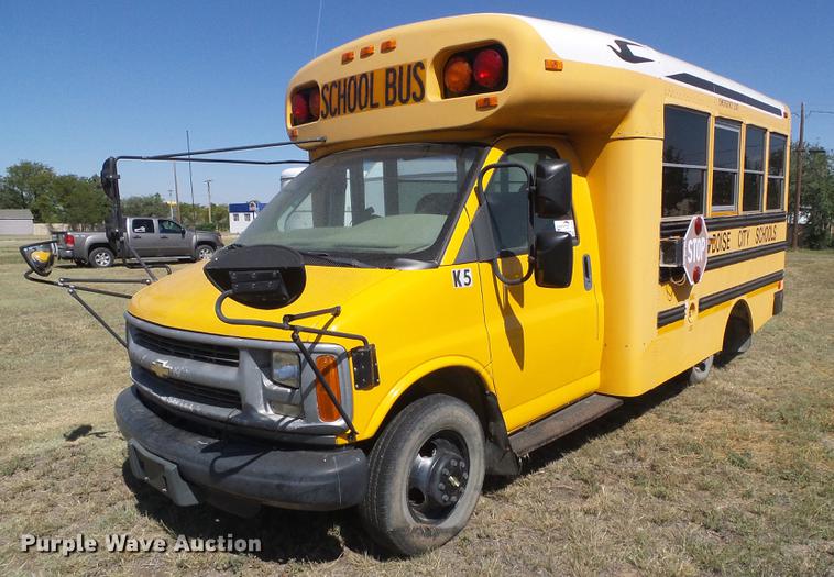 image for item DF2767 2001 Chevrolet Express 3500 Cargo school bus
