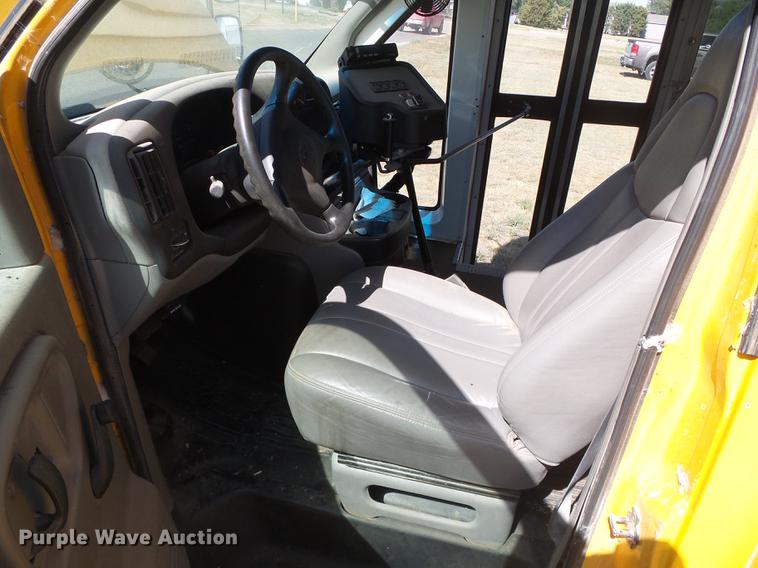 image for item DF2767 2001 Chevrolet Express 3500 Cargo school bus