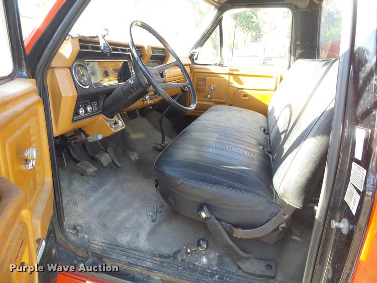 image for item DF2768 1980 Ford F700 fire truck