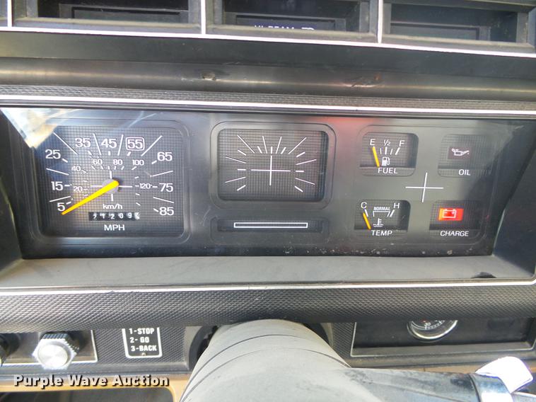 image for item DF2768 1980 Ford F700 fire truck