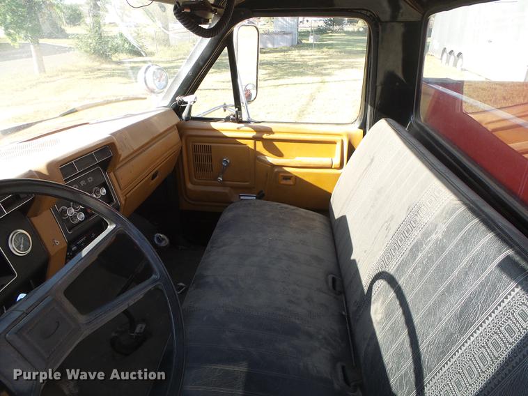 image for item DF2768 1980 Ford F700 fire truck