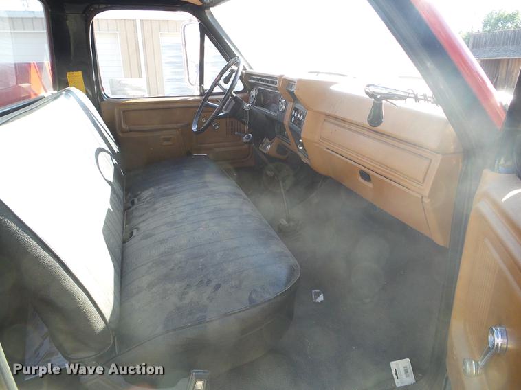 image for item DF2768 1980 Ford F700 fire truck