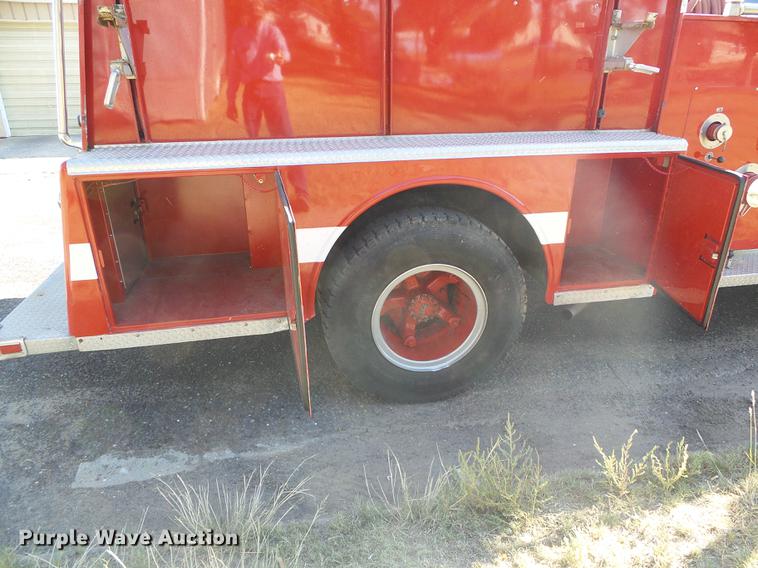 image for item DF2768 1980 Ford F700 fire truck
