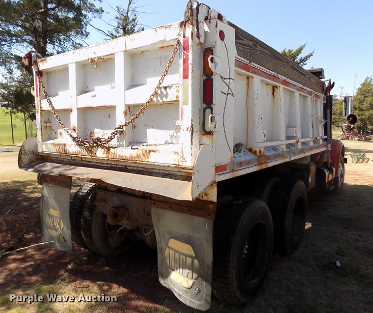 image for item DY9032 1991 International 4900 dump truck