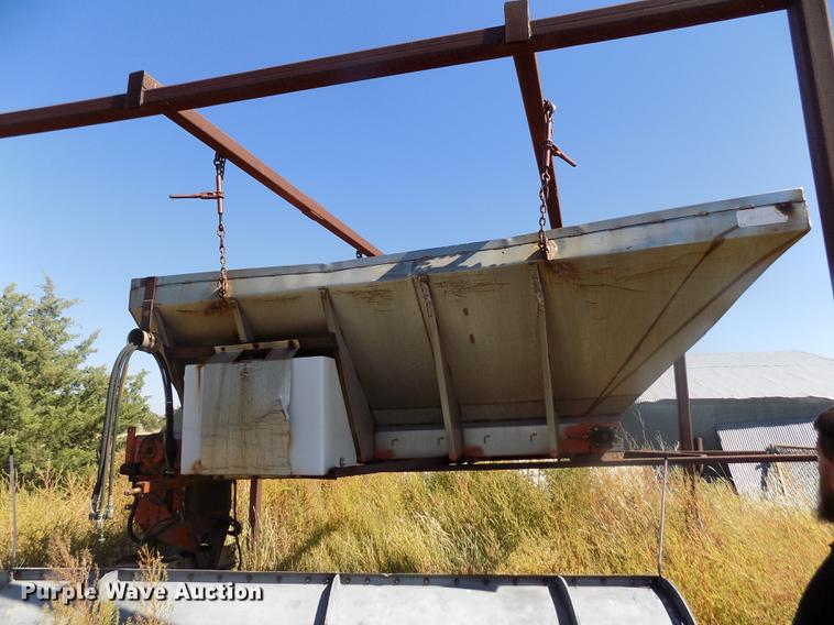 image for item DY9032 1991 International 4900 dump truck