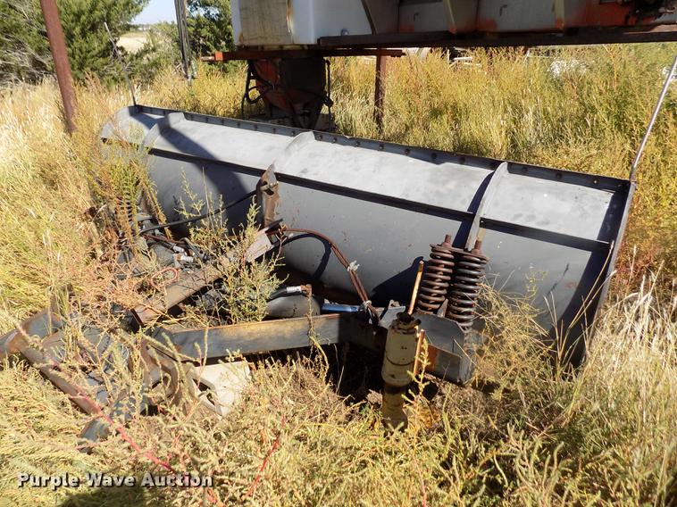 image for item DY9032 1991 International 4900 dump truck