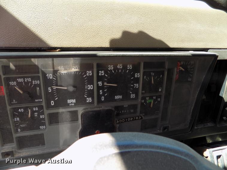 image for item DY9032 1991 International 4900 dump truck