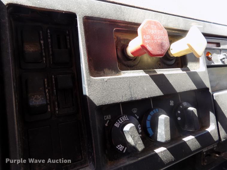 image for item DY9032 1991 International 4900 dump truck