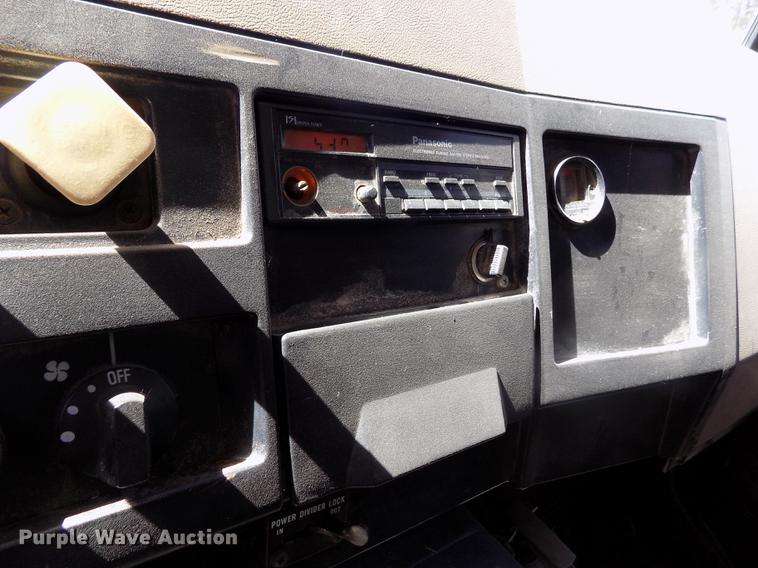 image for item DY9032 1991 International 4900 dump truck