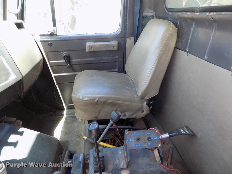 image for item DY9032 1991 International 4900 dump truck