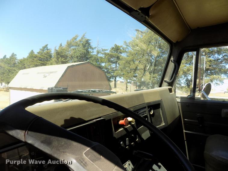 image for item DY9032 1991 International 4900 dump truck