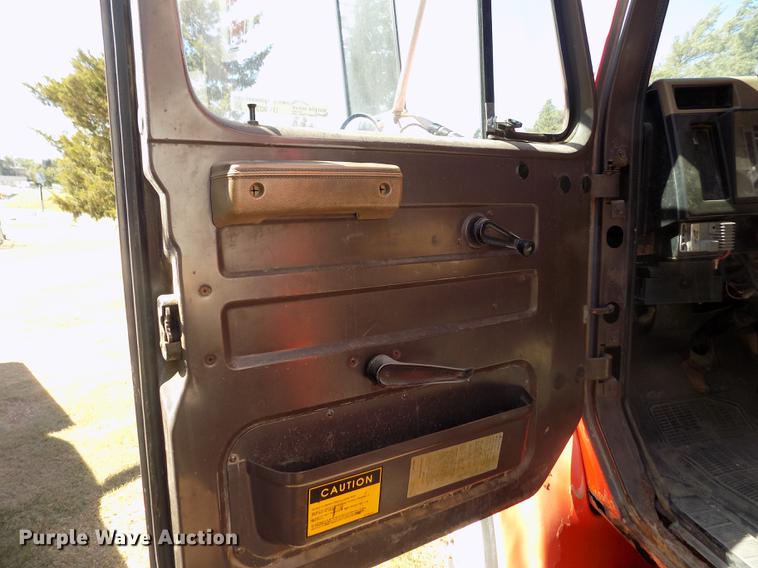 image for item DY9032 1991 International 4900 dump truck