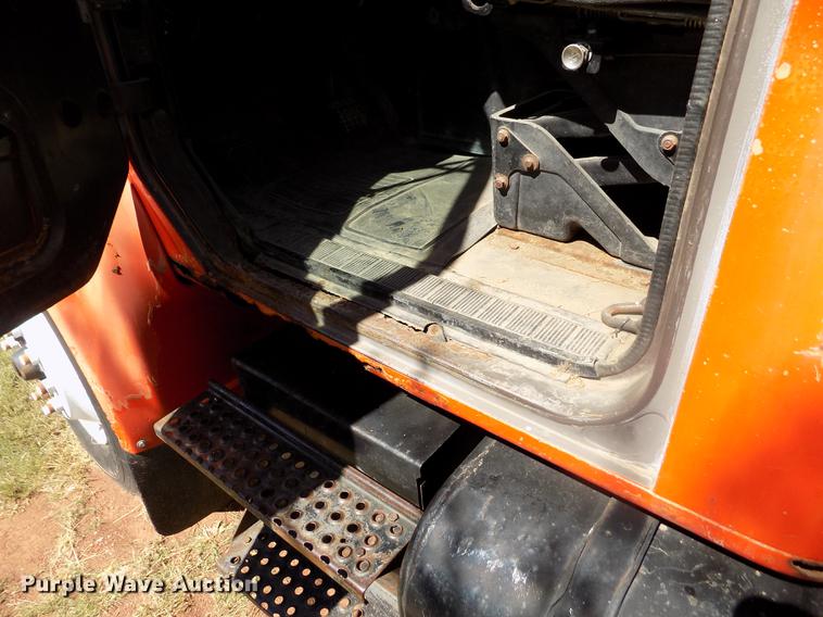 image for item DY9032 1991 International 4900 dump truck